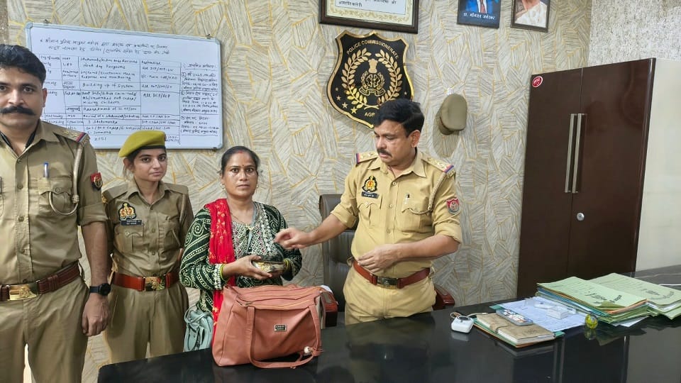 Woman bag left in auto-rickshaw police recovered with help of cameras