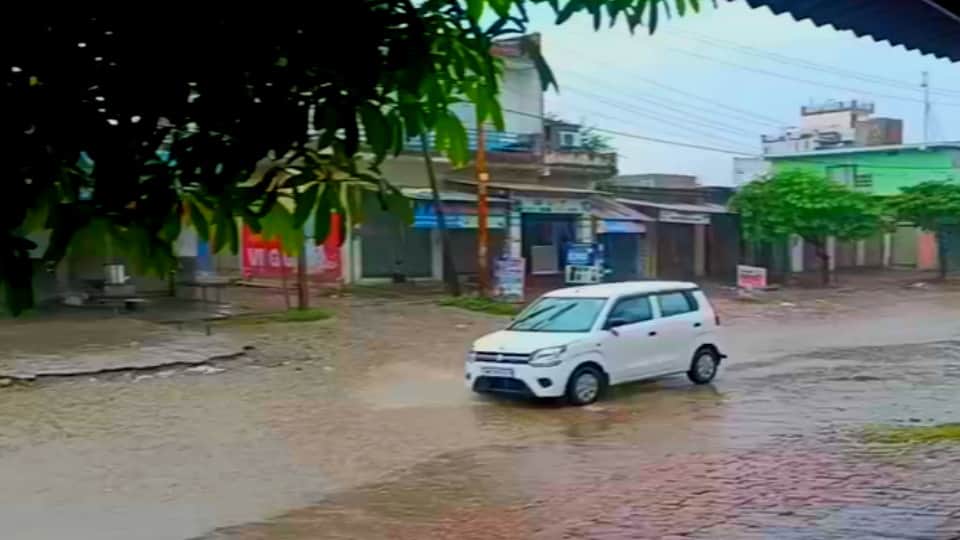 West UP Weather: Monsoon Revives, Heavy Rain Brings Relief but Waterlogging and Crop Damage Raise Concern