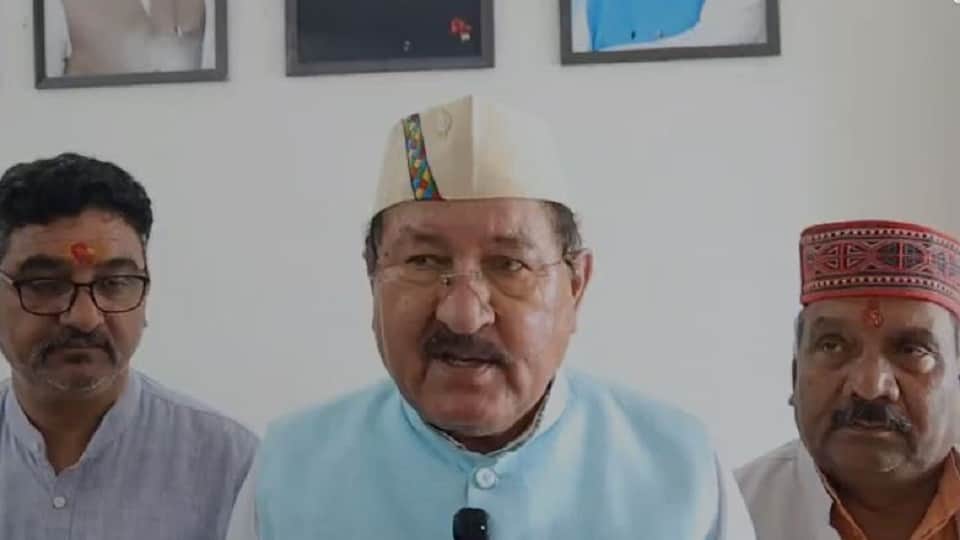 The cabinet minister Bharat Singh Chaudhary reached Pauri and reviewed the schemes