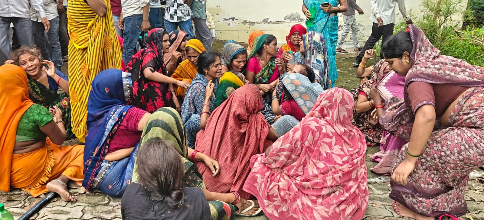 रोडवेज बस की टक्कर से दो दोस्तों की मौत