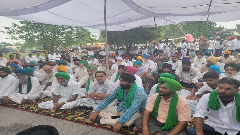 Farmers protest continues for the second day at Rudrapur Collectorate