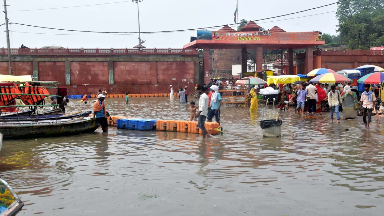 Flood situation in Prayagraj: Rise of Ganga and Yamuna begins to slow; water level drops by 12 cm in four hour