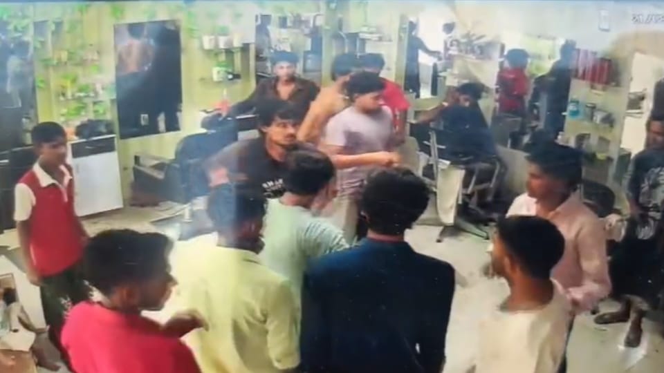 Muzaffarnagar: Dispute Over Haircut Turns Violent at Salon, Two Arrested