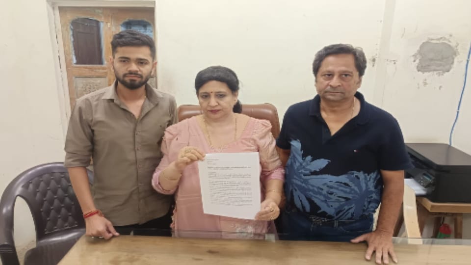 Meerut: Building Owner Accuses Canara Bank of Illegal Land Occupation and ₹90 Lakh Rent Dues