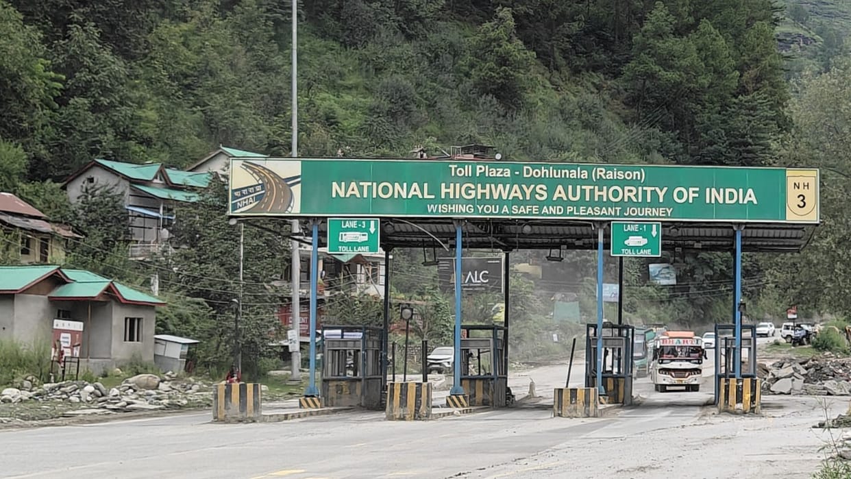 Another toll hike on the Kiratpur Manali four-lane highway; Dohlunala and Takoli plazas to become operational