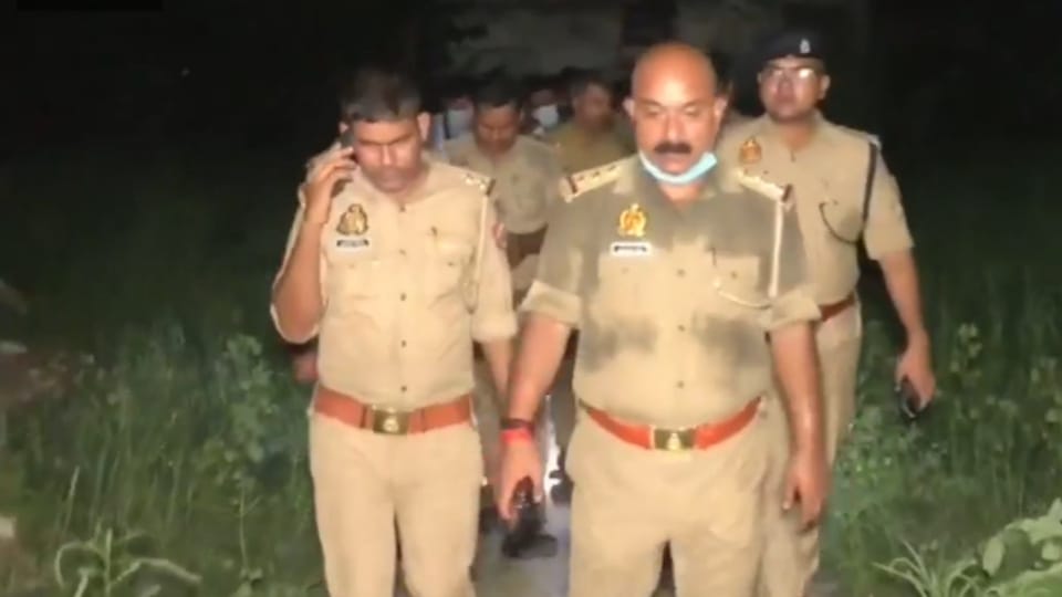 Man murders friend chops body into five pieces stuffs them into sack and dumps it in a manure pit in varanasi