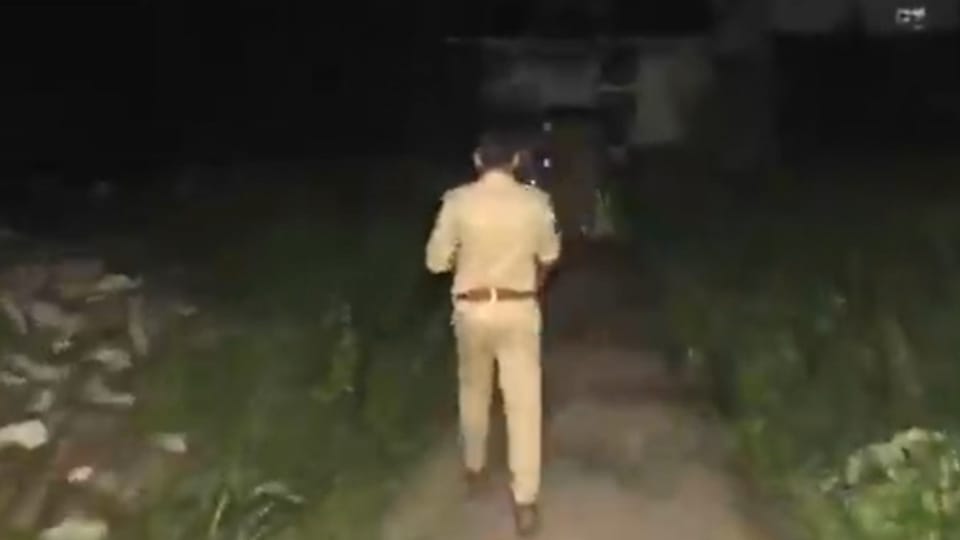 Man murders friend chops body into five pieces stuffs them into sack and dumps it in a manure pit in varanasi