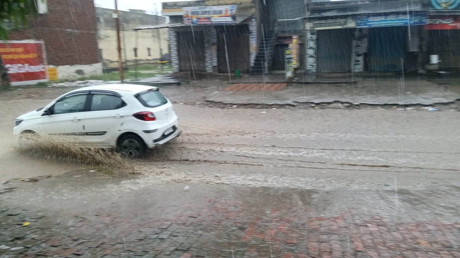 West UP Weather: Monsoon Revives, Heavy Rain Brings Relief but Waterlogging and Crop Damage Raise Concern