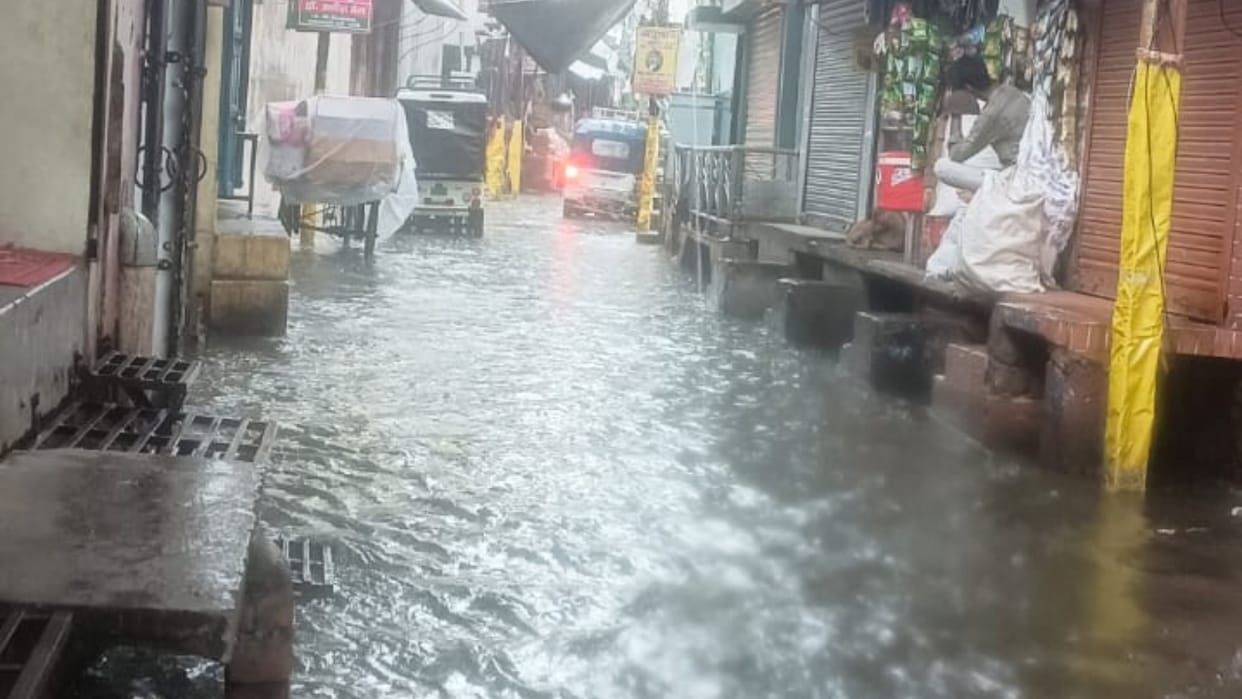 Heavy rain causes waterlogging in low-lying areas in Bareilly