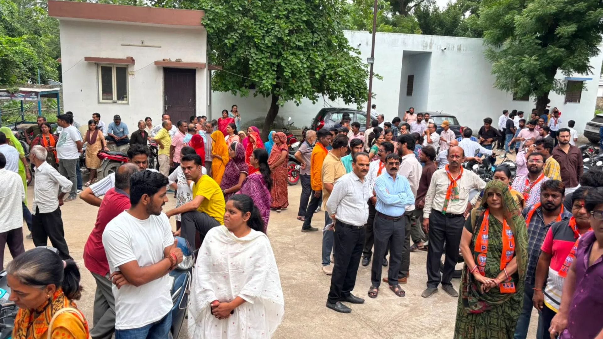 आबूरोड में 40 वार्डों के लिए भाजपा से टिकट के लिए 180 उम्मीदवारों
