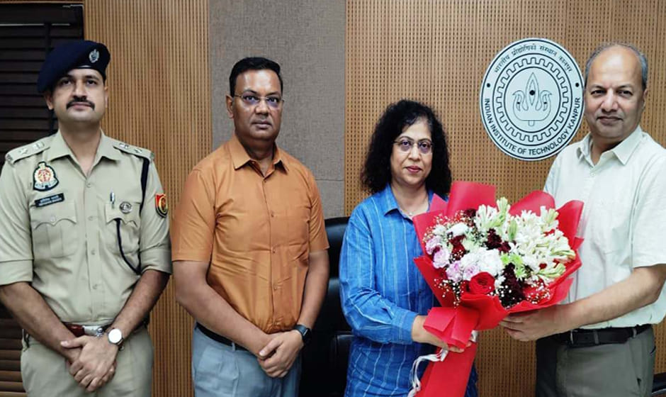 आईआईटी निदेशक के साथ एडीजी अनुपम कुलश्रेष्ठ