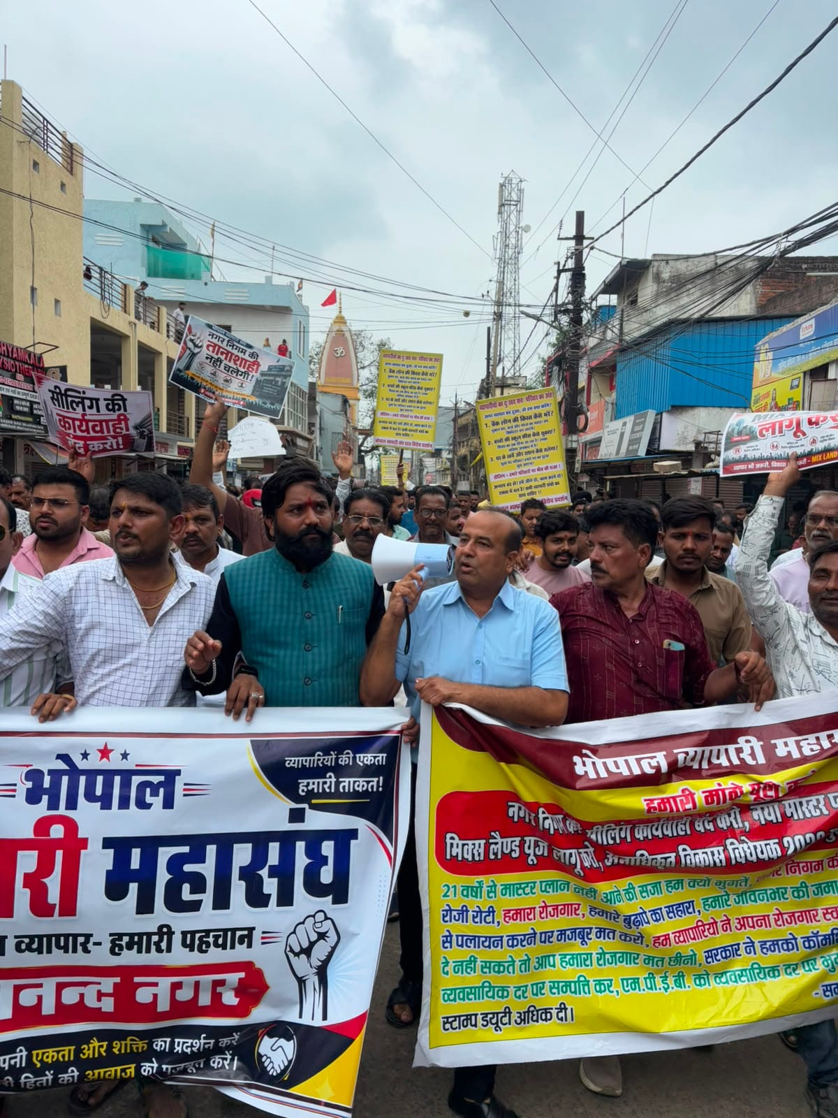Bhopal: Traders hold rally from Anand Nagar against sealing drive; demand saving businesses and early implemen