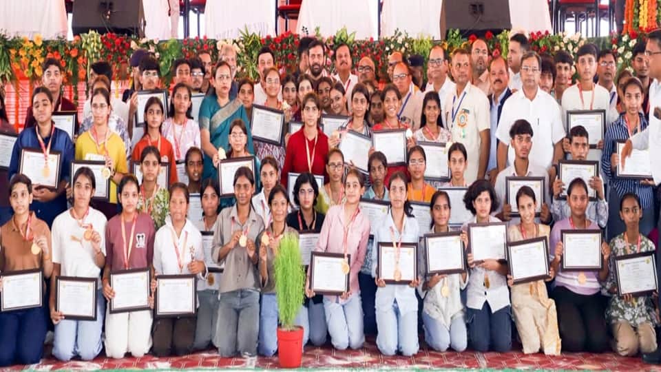 CM Saini honors 411 achievers in Bawal Rewari accepts demands of Meghwal Utthan Samiti.