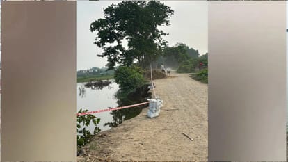The water level of Saryu River in Gorakhpur is continuously rising. 7 villages have been surrounded by water