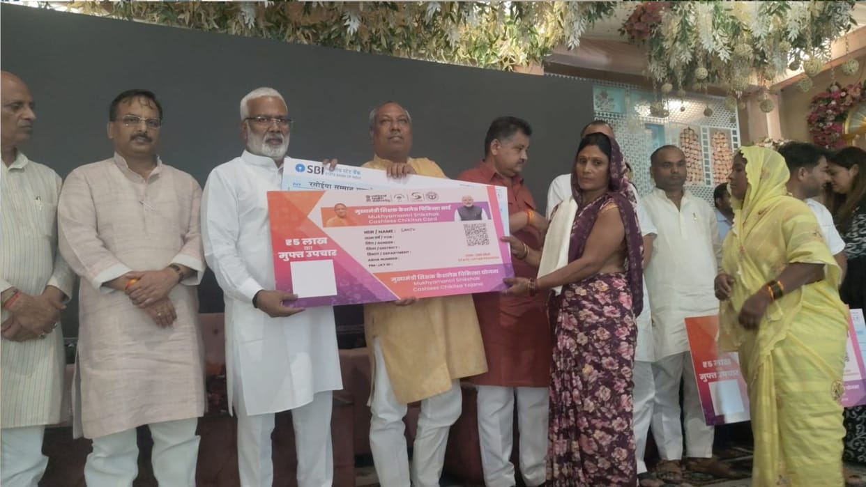 Minister Swatantra Dev Singh attended felicitation ceremony for cooks organized under the PM Poshan Yojana.