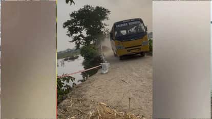 The water level of Saryu River in Gorakhpur is continuously rising. 7 villages have been surrounded by water