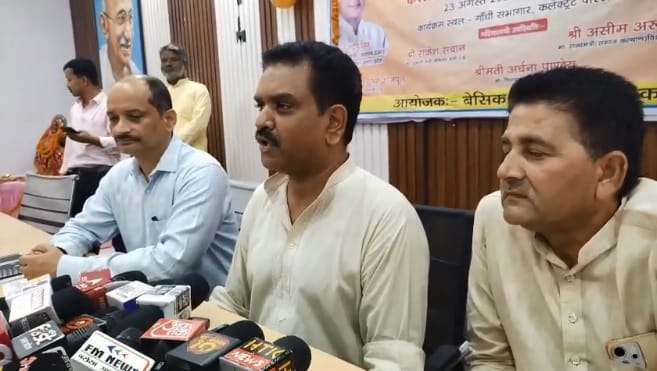 सम्मान समारोह में राज्यमंत्री असीम अरुण
