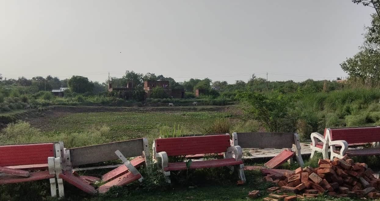 करोड़ों की लागत से बने अमृत सरोवर बदहाल