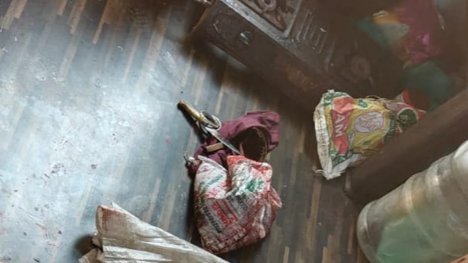 Wife killed his husband and abdomen slit open with knife intestines and kidney removed and stuffed into a sack