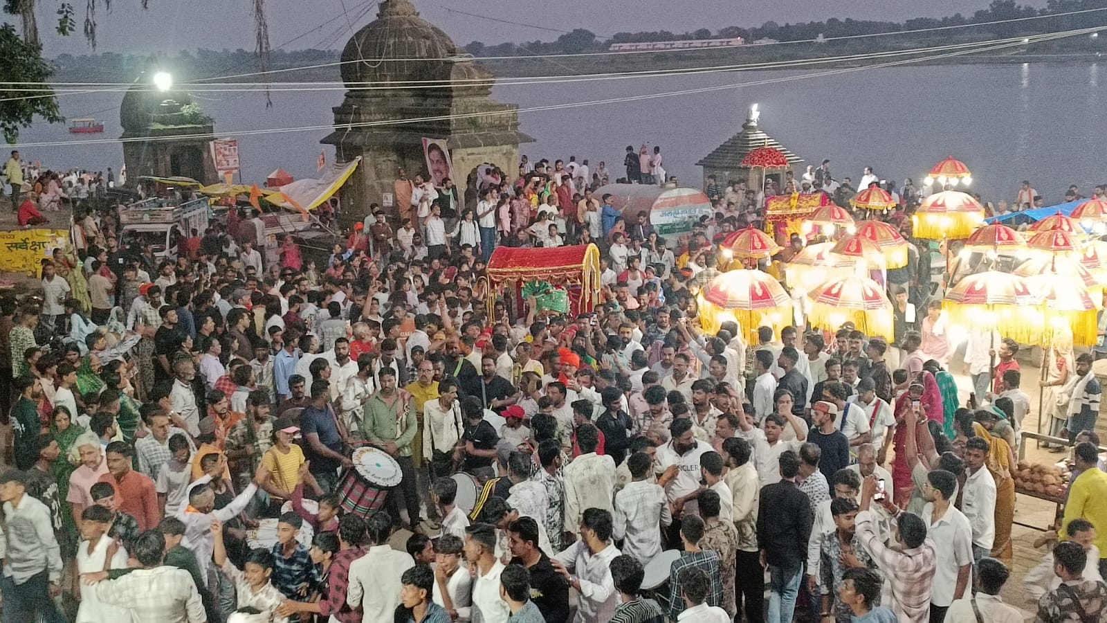 maheshwar kashi vishwanath narmada boat ride two shiv dolas milan