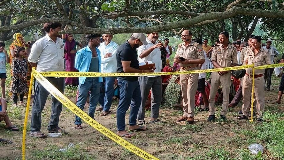 Body of  young man found hanging from mango tree in Kasganj