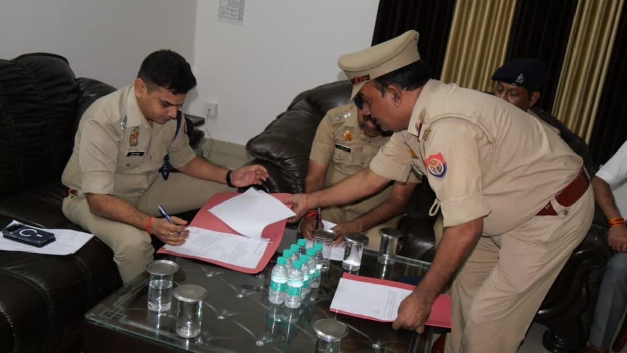 Jhansi: Newly appointed SSP Vikas Kumar has assumed charge; he is a 2017-batch IPS officer.