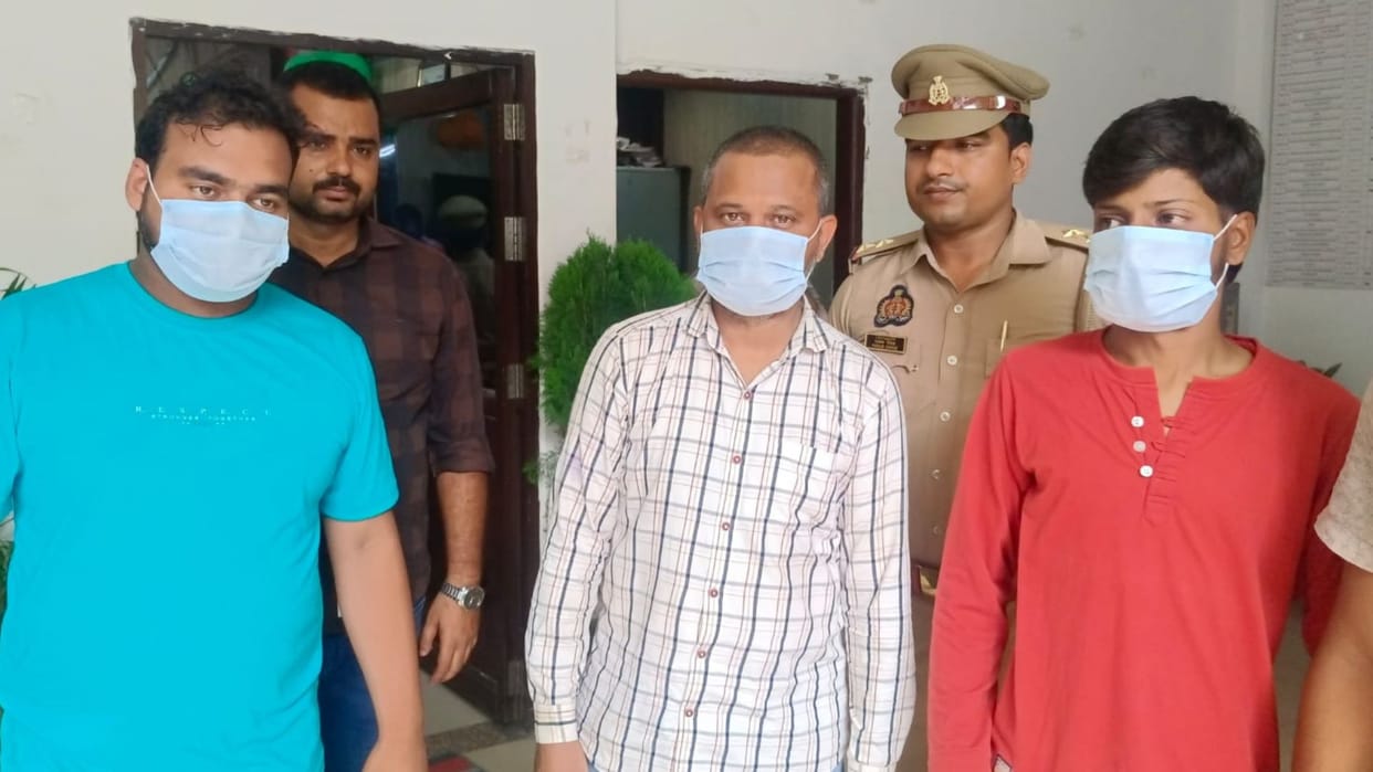 Crime committed repay debt Jeweler abducted knifepoint three accused arrested for robbing jewelry