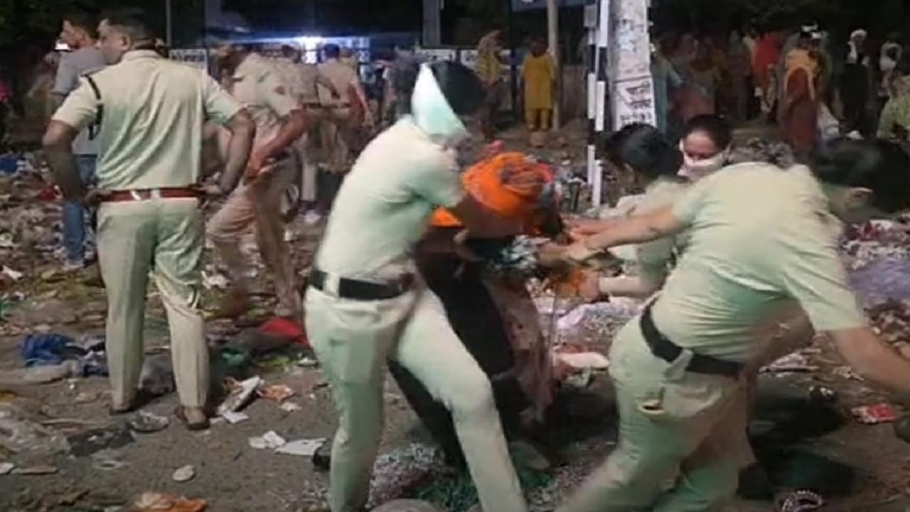 पुलिस ने महिलाओं को किया काबू