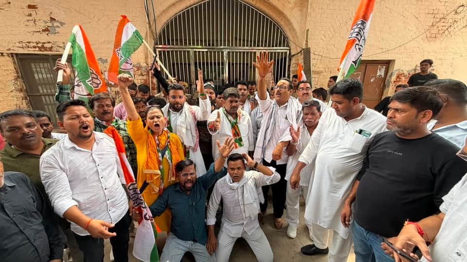 Congress members protest at SN Medical College following death of child umer