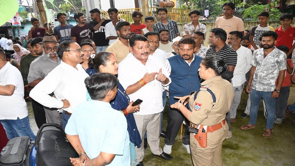 Public anger erupts in Rajpura over the mistreatment of a woman in the presence of police and the drug trade