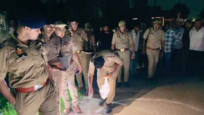 अमरोहा में रूबी हत्याकांड की जांच करती पुलिस
