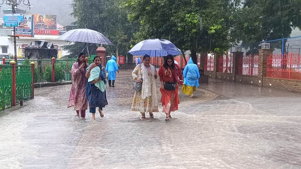 Waterlogging on Mall Road and DSA Ground in Nainital following rain; people facing inconvenience