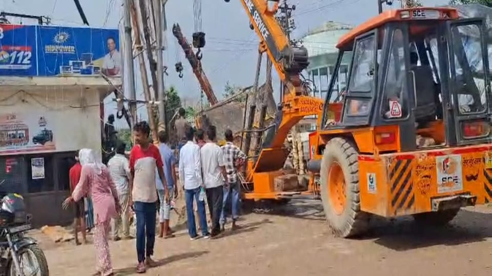 Truck overturns into roadside ditch massive two-kilometer traffic jam ensues traffic disrupted for four hours