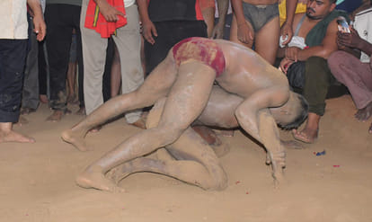 Kanpur: Wrestlers display their skills at the Maskar Ghat wrestling match
