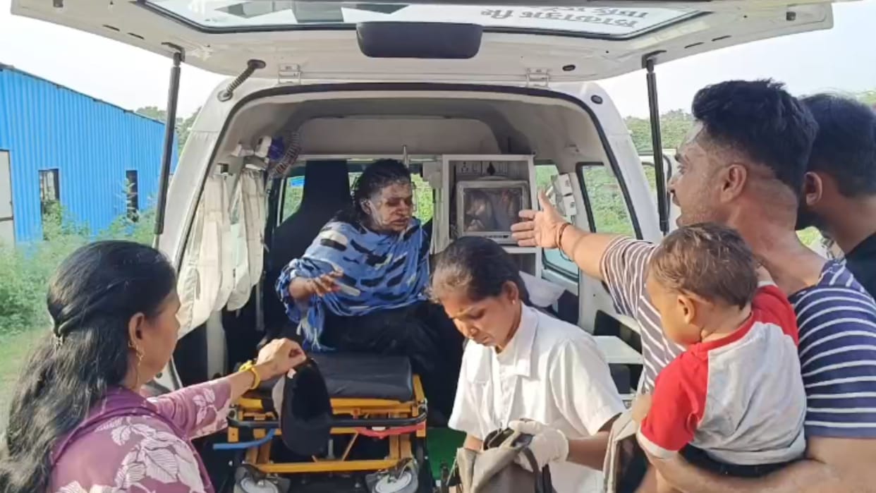 dhar thana woman self immolation two policemen injured dharampuri