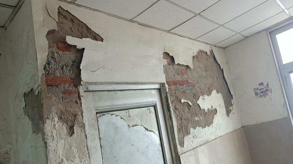 90 crore building at SN Medical College dilapidated within 10 years in Agra