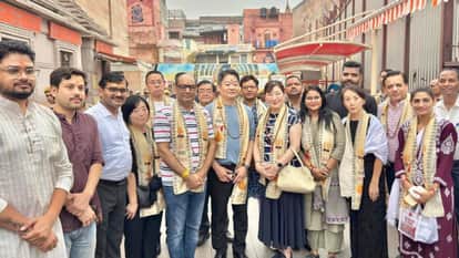 विश्वनाथ धाम में जापानी प्रतिनिधिमंडल।