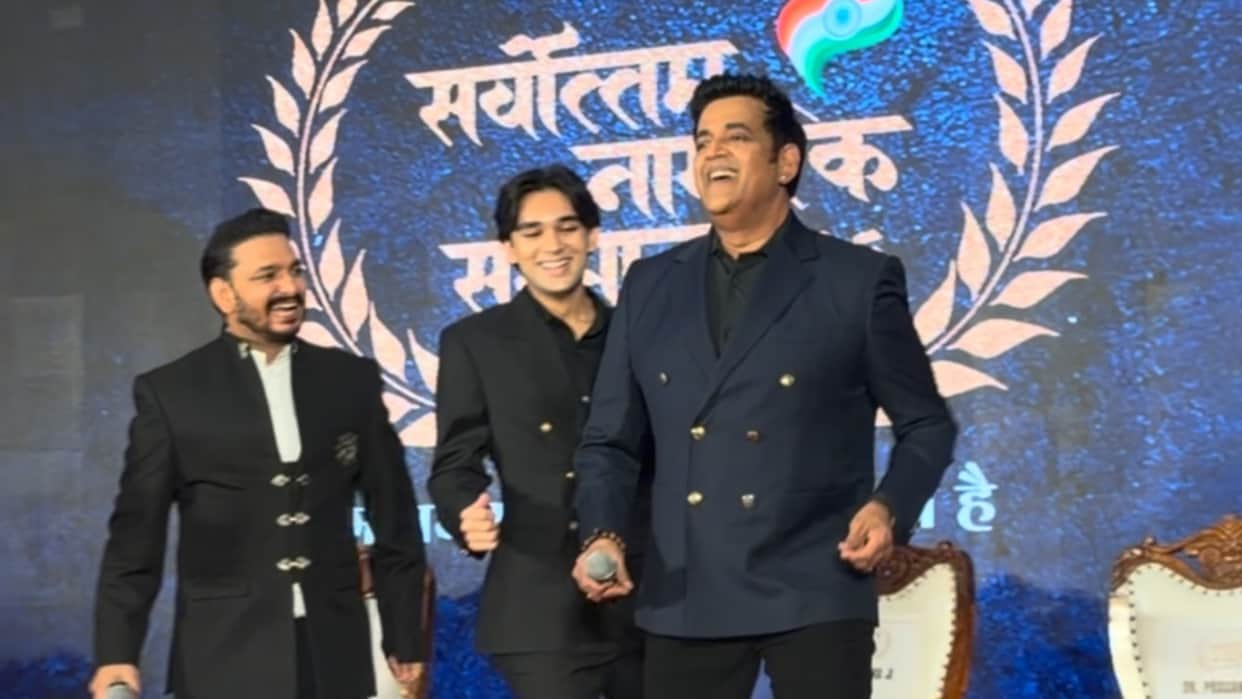 Subhash Ghai To Bhumi Pednekar Honored And Ravi Kishan Performs Viral Dance Step On Stage