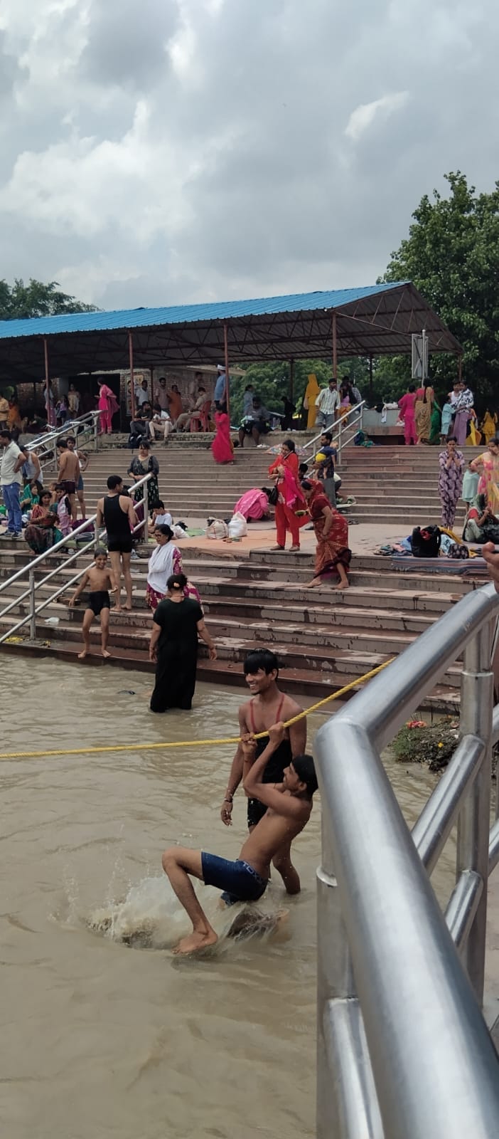 Youths Risk Lives While Bathing in Ganga, Police Allegedly Remain Busy on Phones