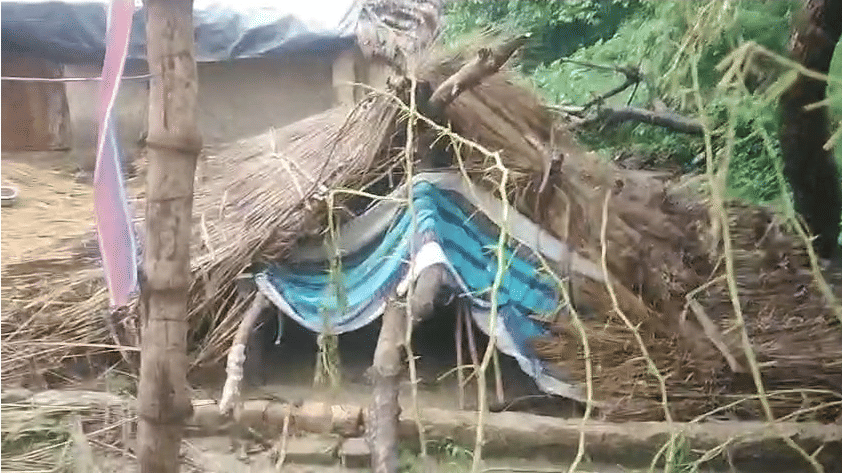Ayodhya: Thatched roof collapses during rain; young woman and a boy die after being trapped underneath