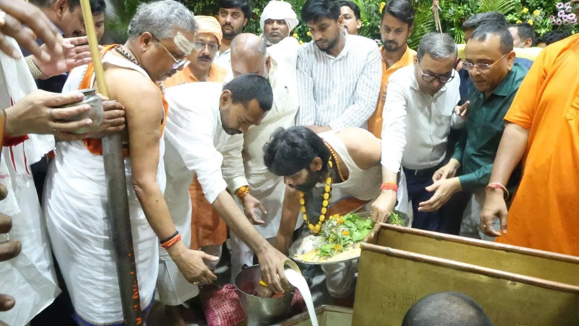 बाबा गरीबनाथ मंदिर में स्वास्थ्य मंत्री निशांत कुमार