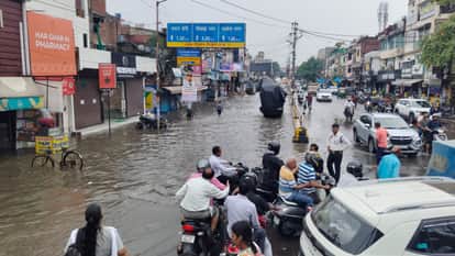 Heavy Rain Brings Traffic to Standstill in Govind Nagar, Waterlogging Traps Commuters