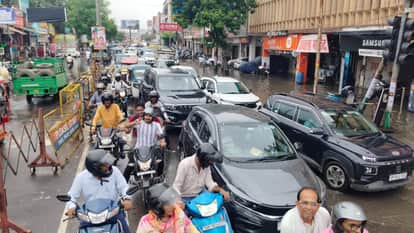 Heavy Rain Brings Traffic to Standstill in Govind Nagar, Waterlogging Traps Commuters