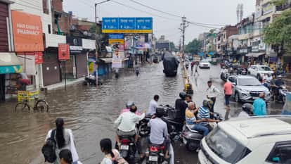 Heavy Rain Brings Traffic to Standstill in Govind Nagar, Waterlogging Traps Commuters