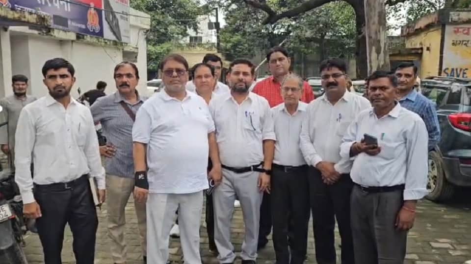 Meerut: Lawyers in Sardhana boycotted work in protest against the jailing of youths