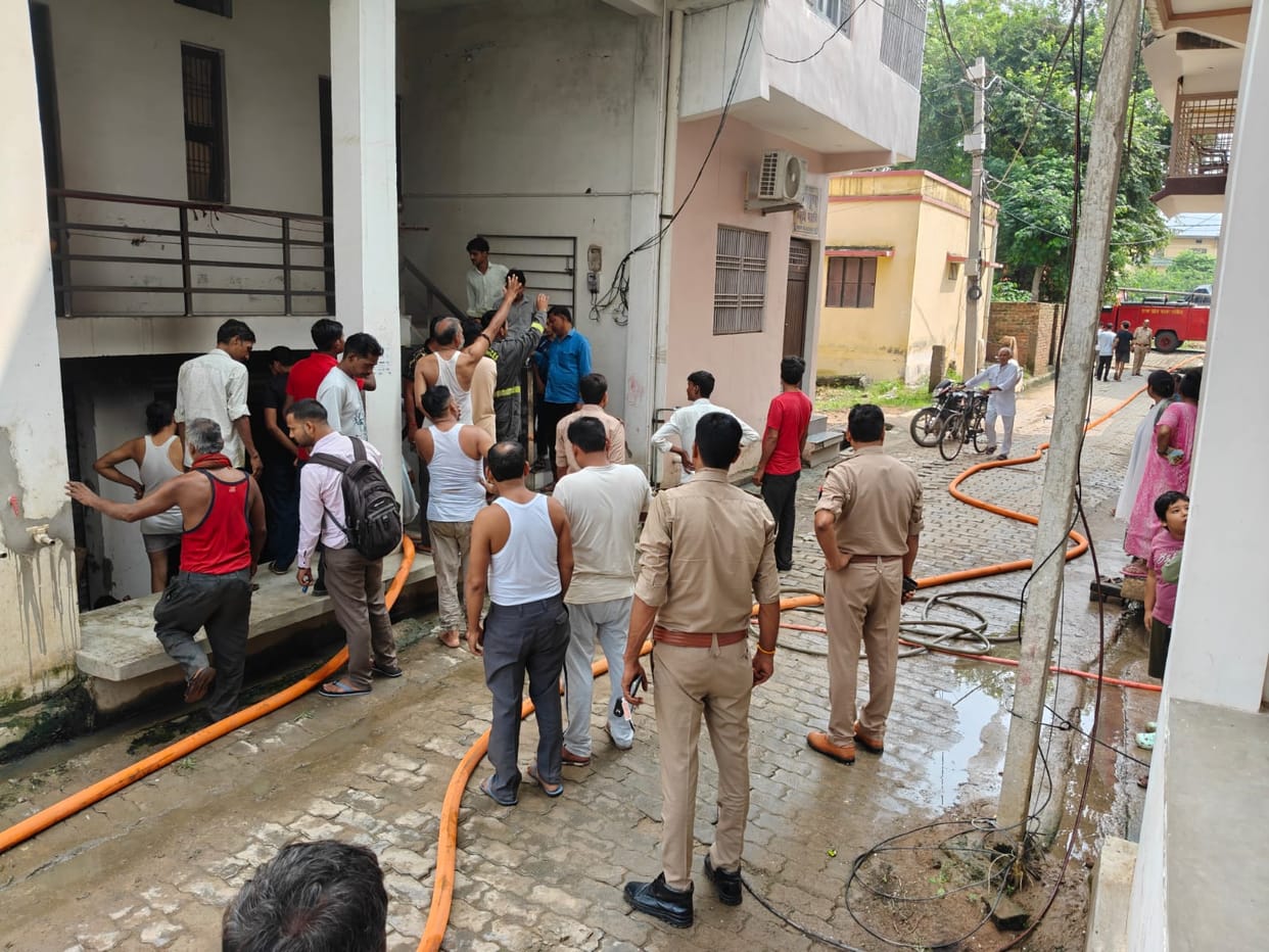 English Heading: Fire Breaks Out in Warehouse Due to Short Circuit, Goods Worth Lakhs Destroyed