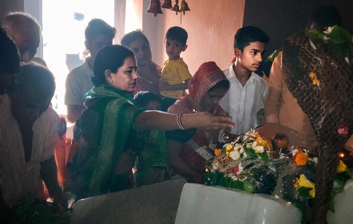Sawan's Last Monday Sees Massive Devotee Turnout at Ghatampur