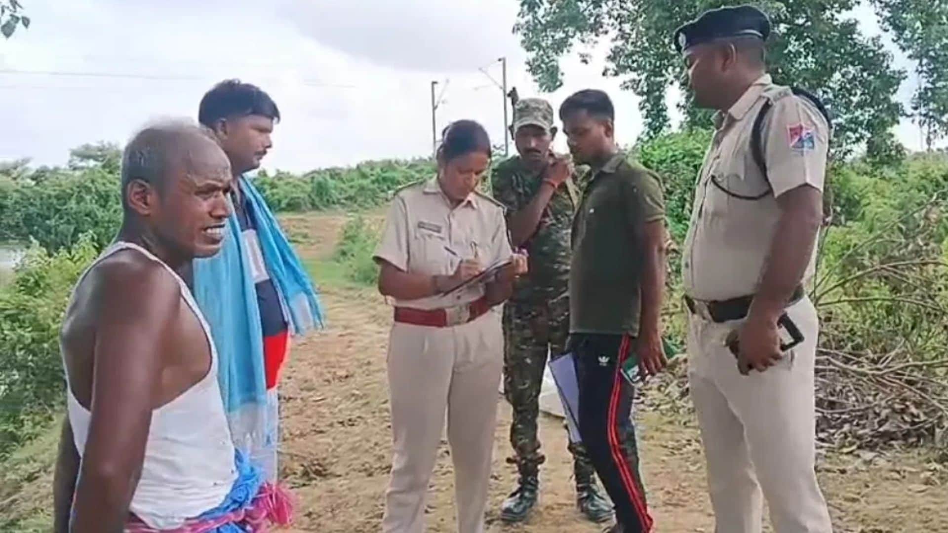 घटना की जानकारी लेती पुलिस