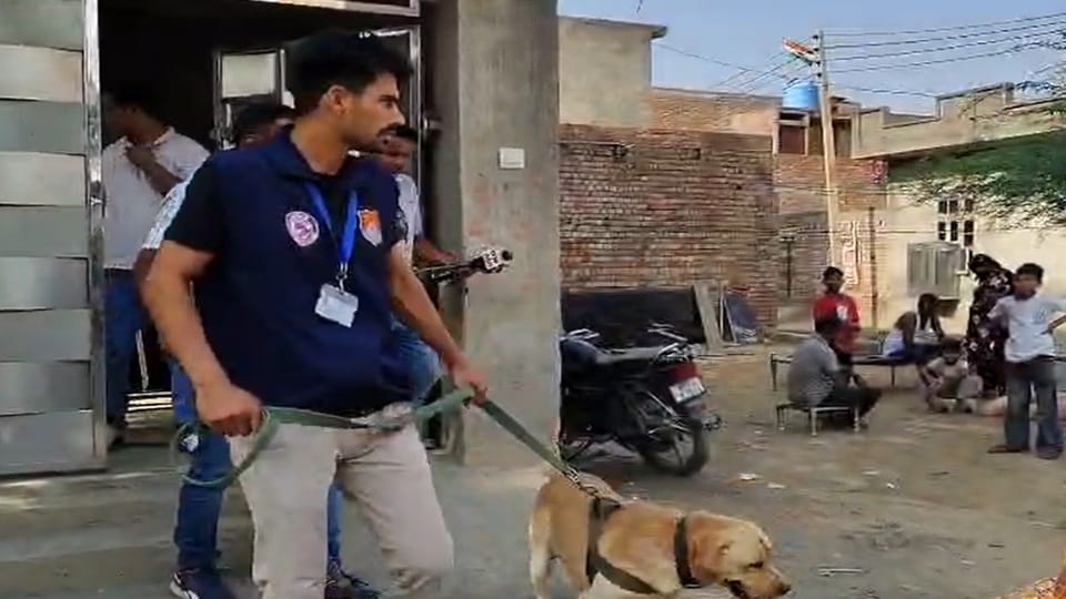 CIA-1 conducted a search operation in Hansi's Sai Colony and warned drug smugglers to shut down their trade.