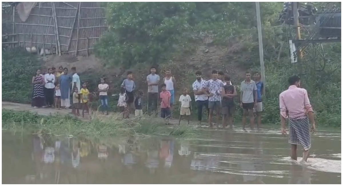 Bihar Flood : जमींदारी बांध टूटा, कई पंचायत में घर के अंदर पानी; बहाव तेज, जल संसाधन विभाग की टीम मौके पर